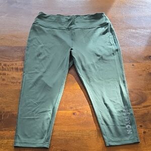 Peloton Cropped Green Leggings Size XL